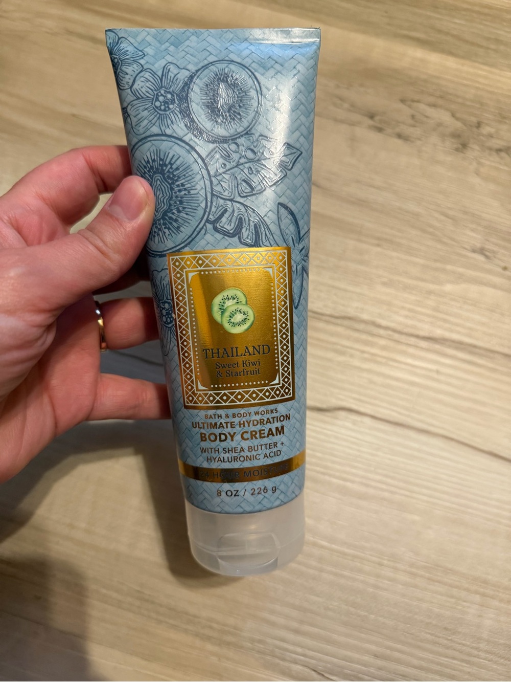 Bath & Body Works Thailand Sweet Kiwi & Starfruit Blue and Gold Body Cream